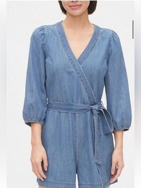 Gap Women’s Light Wash Denim Romper Shorts /Jumpsuit One piece Size 8 NWT